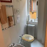 Quarto em Acomodações Particulares Accogliente Stanza Privata Con Bagno In Zona Duomo,