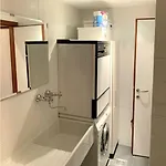 Quarto em Acomodações Particulares Accogliente Stanza Privata Con Bagno In Zona Duomo, Milão