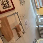 Accogliente Stanza Privata Con Bagno In Zona Duomo, Milão