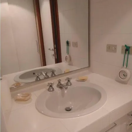 Rum i privatbostad Accogliente Stanza Privata Con Bagno In Zona Duomo, *