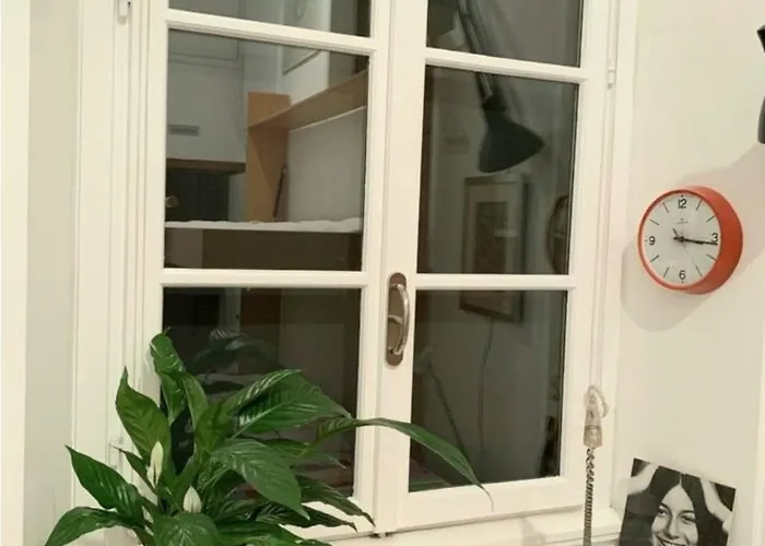 Accogliente Stanza Privata Con Bagno In Zona Duomo, Alloggio in famiglia *